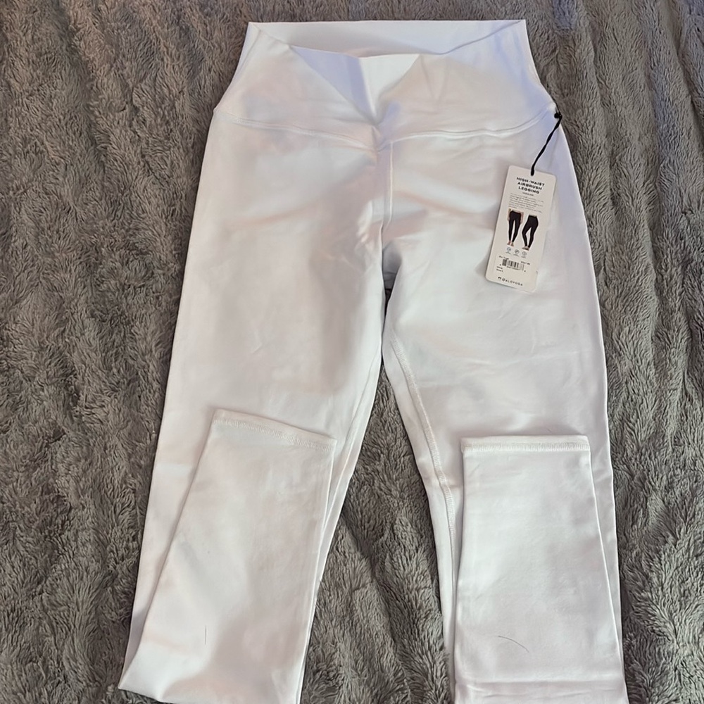 Alo white high waisted airbrush leggings . NEW with tags
